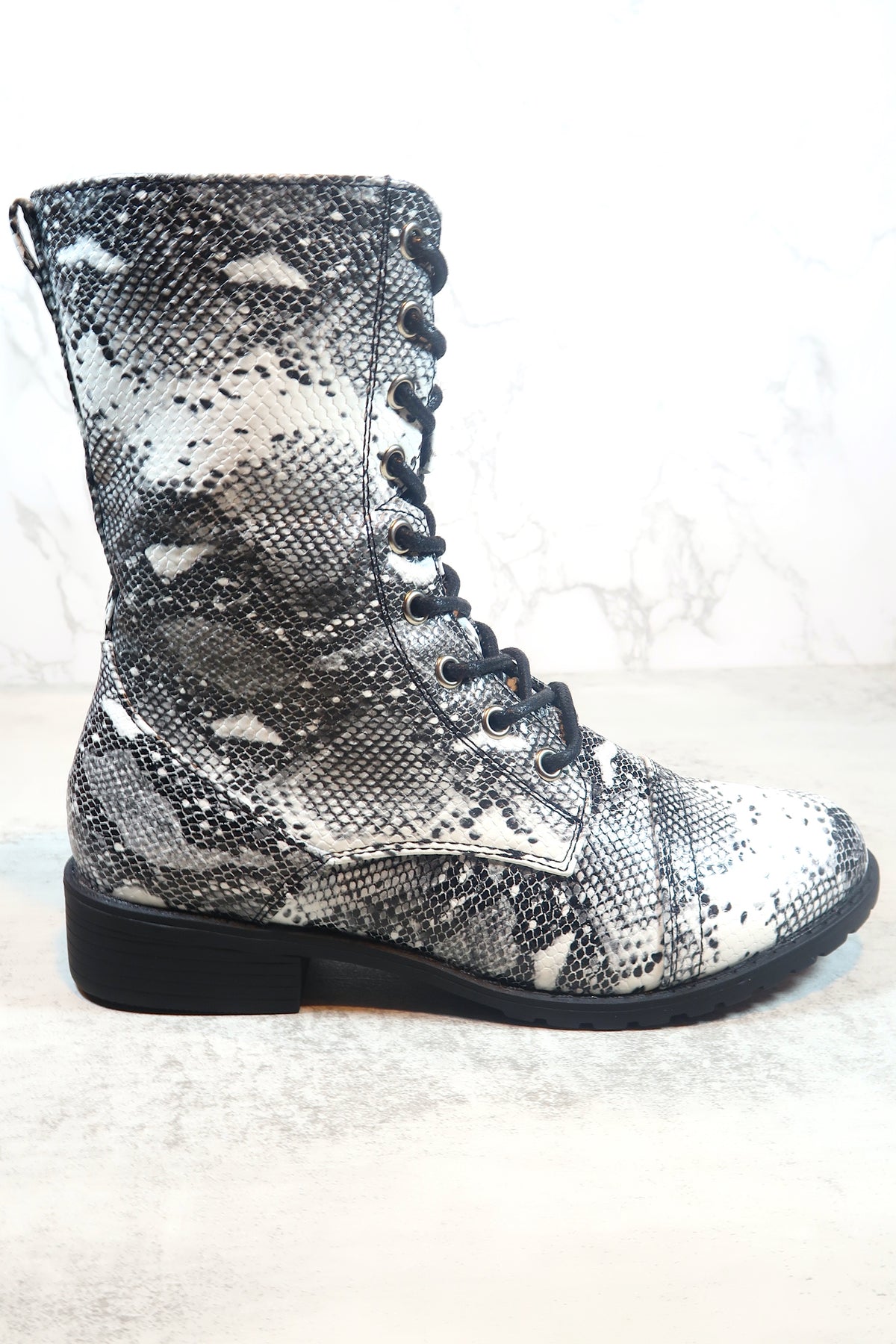 Forever Jalen-88 Women&#39;s Military Style Combat Boots Snake