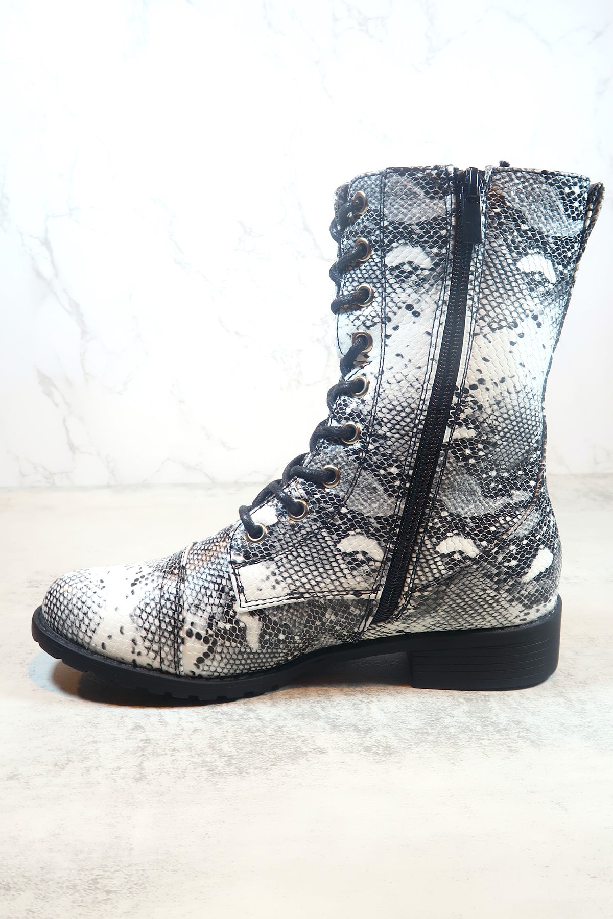 Forever Jalen-88 Women&#39;s Military Style Combat Boots Snake