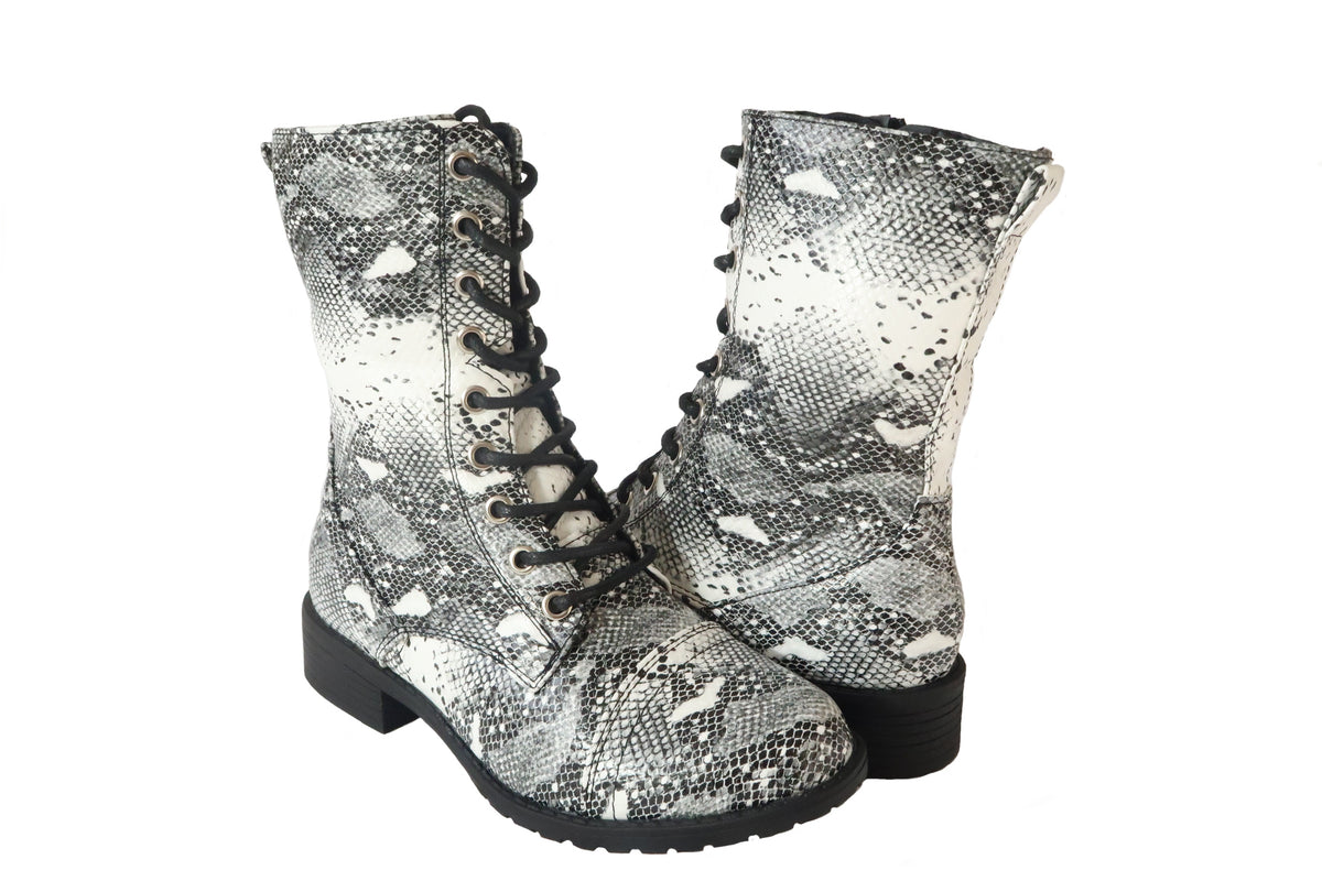 Forever Jalen-88 Women&#39;s Military Style Combat Boots Snake